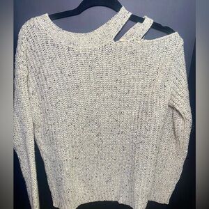 Closet Candy (CBRAND)Elegant Knit Sweater with Shoulder Detail